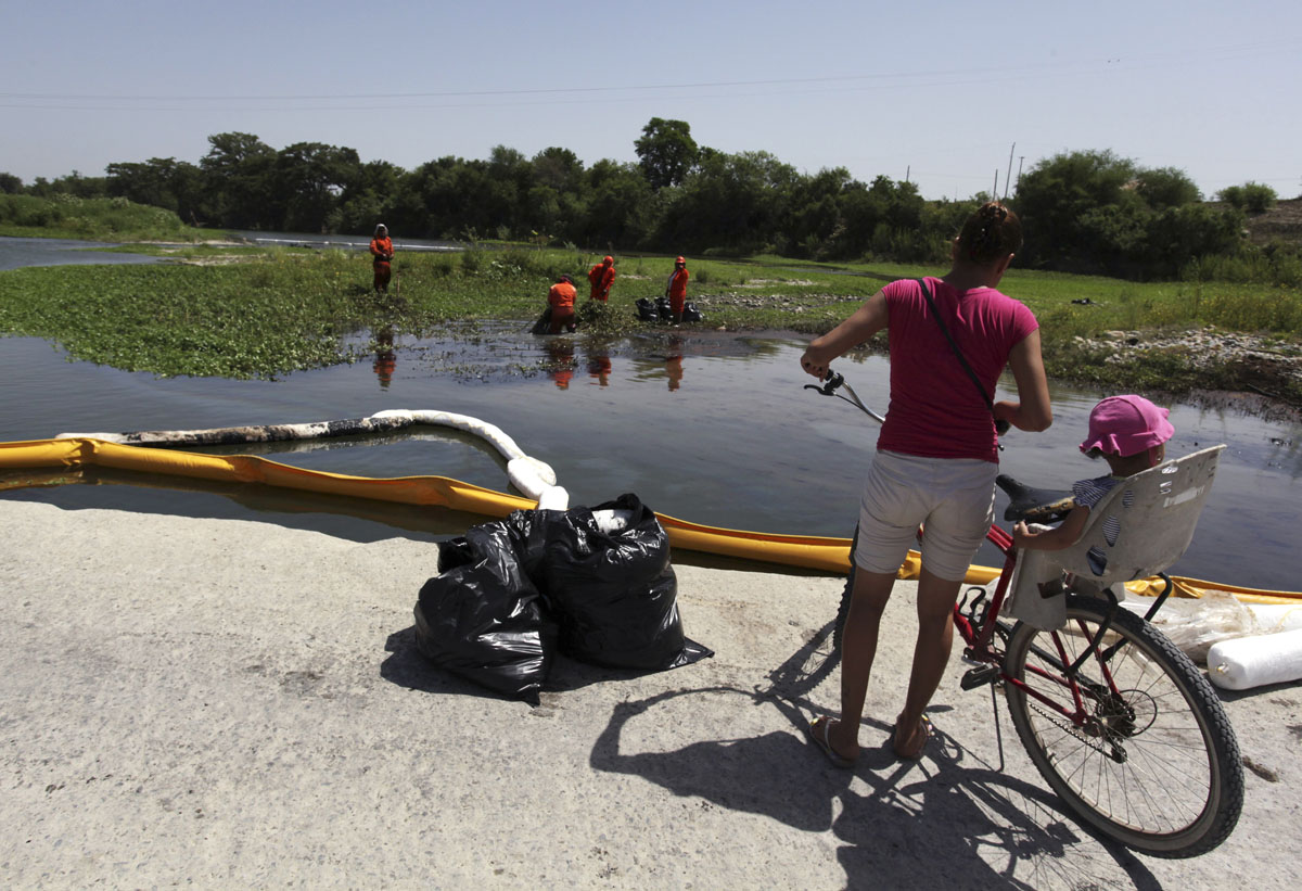 Oil spill in Mexico’s San Juan River