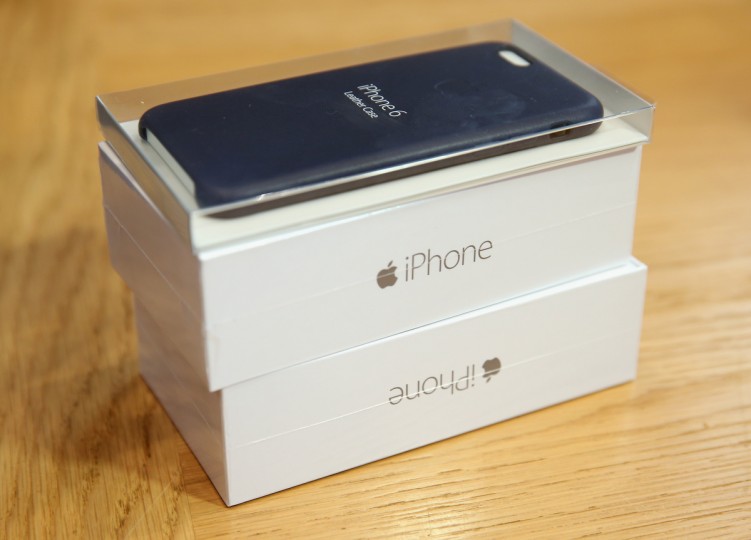 Apple Starts iPhone 6 Sales In Germany