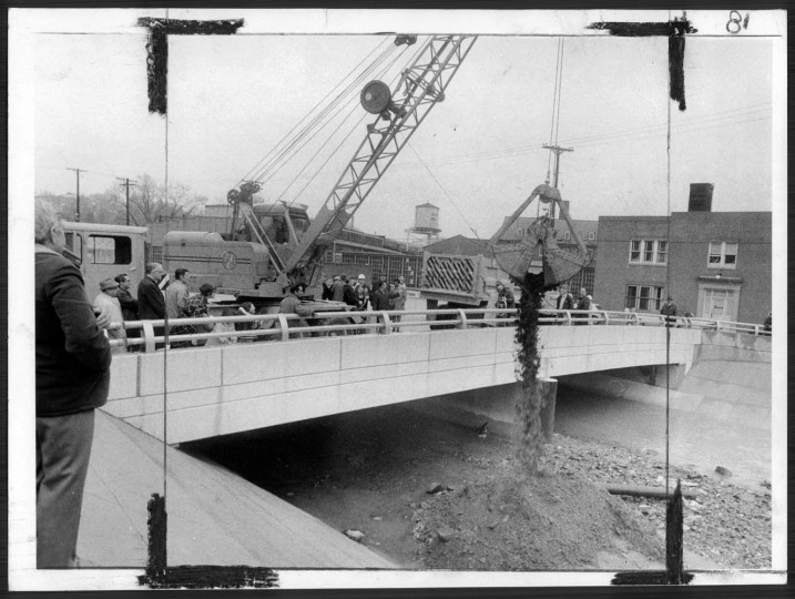 Dredging near Smith and North avenues, March 19, 1972. (Sun file photo)