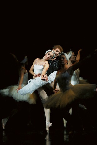Nathalie Nordquist - Nathalie Nordquist as Odette in Swan Lake, with Anders Nordström