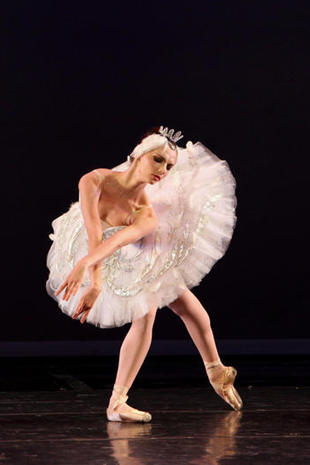 Jordan-Elizabeth Long - Swan Lake at 2009 World Ballet Competition