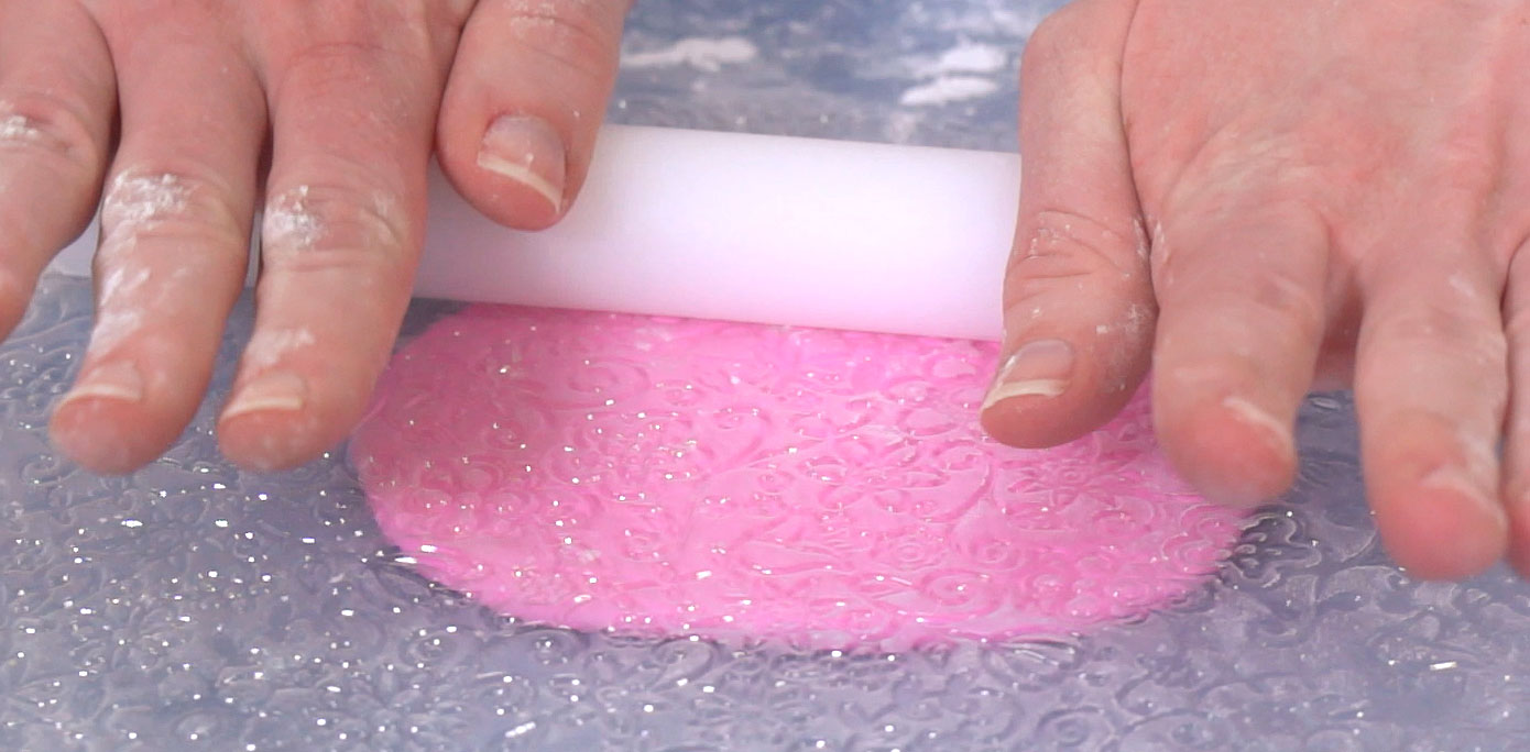 HowTo Add Exquisite Detail to Fondant Using Impression Mats
