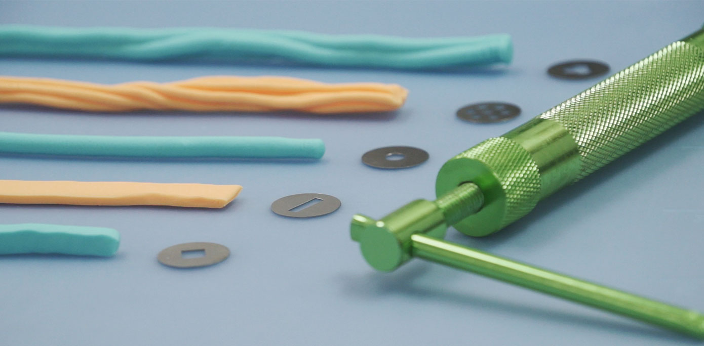 HowTo Use A Fondant Extruder