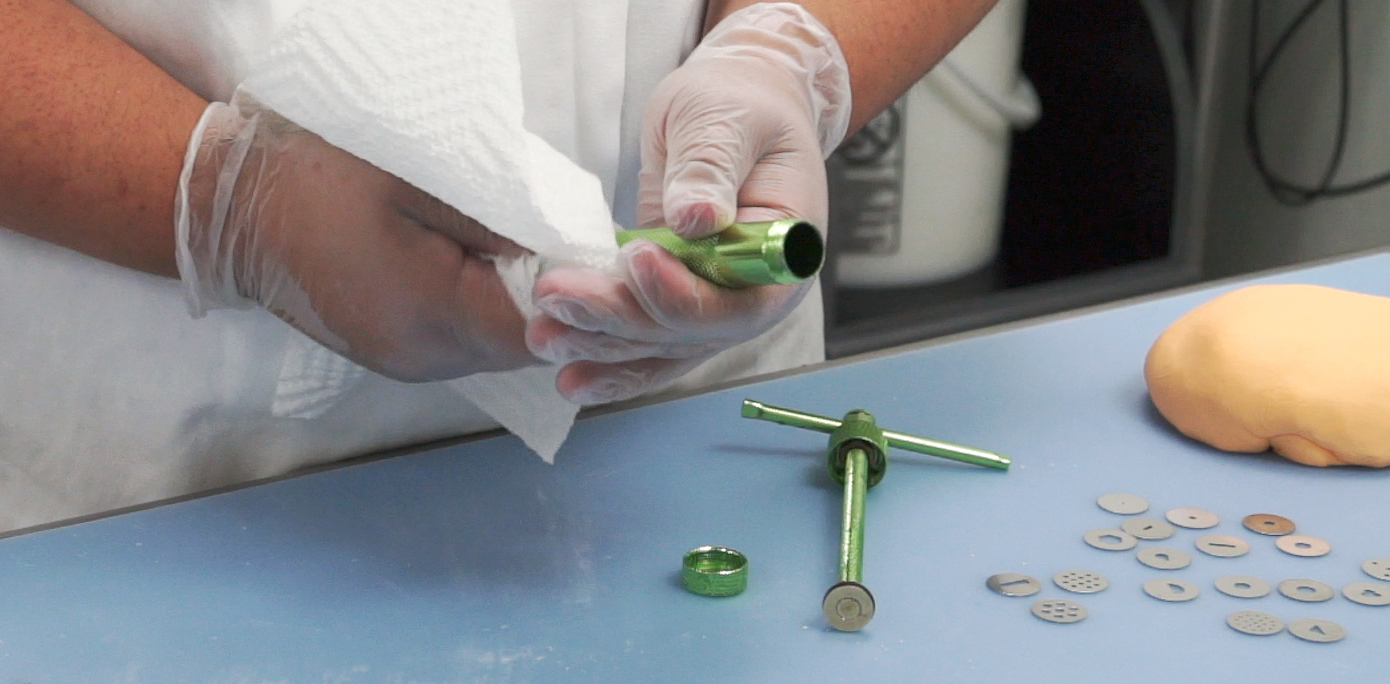 HowTo Use A Fondant Extruder