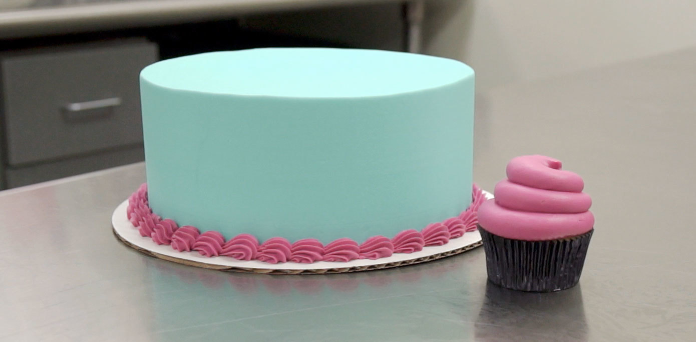 How-To Get Perfectly Smooth Icing Like The Pros - Cakes.com
