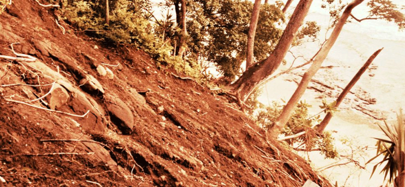 ප්රදේශ කිහිපයකට නායයෑමේ රතු නිවේදන
