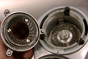 The Mazzer Mini uses the technology of flat blades to grind