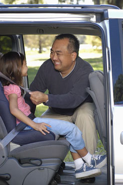 dad_buckling_car_seat.jpg