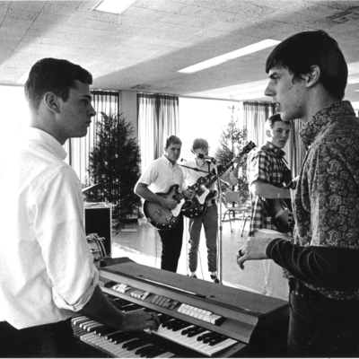 https://s3.amazonaws.com/echodeupload/rockband.jpg https://s3.amazonaws.com/echodeupload/rockband.jpg