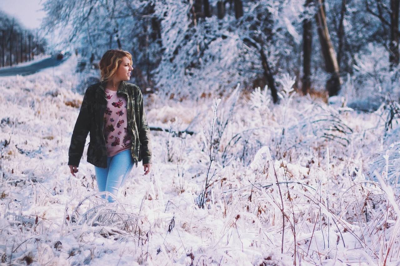 Girl Snowy Field 1280×853.jpg