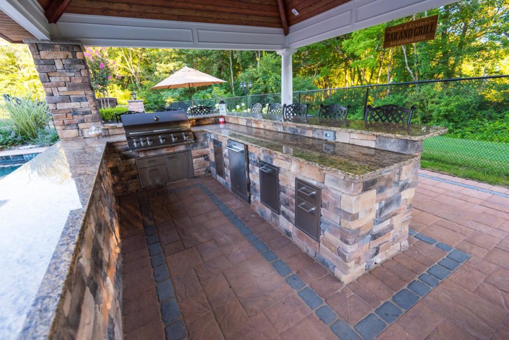 Outdoor Kitchen & Bar Builders Elite Landscapes