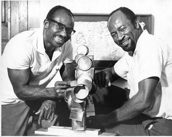 Noah Purifoy and Judson Powell at the Watts Towers Art Center, Los Angeles, ca. 1964. Courtesy of the Noah Purifoy Foundation. Noah Purifoy and Judson Powell at the Watts Towers Art Center, Los Angeles, ca. 1964. Courtesy of the Noah Purifoy Foundation.