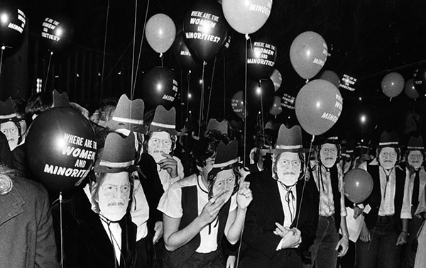 Protest at County Art Museum, July 16, 1981. Photo: Anne Knudsen/Los Angeles Herald-Examiner Collection. Courtesy of the Los Angeles Public Library. Protest at County Art Museum, July 16, 1981. Photo: Anne Knudsen/Los Angeles Herald-Examiner Collection. Courtesy of the Los Angeles Public Library.
