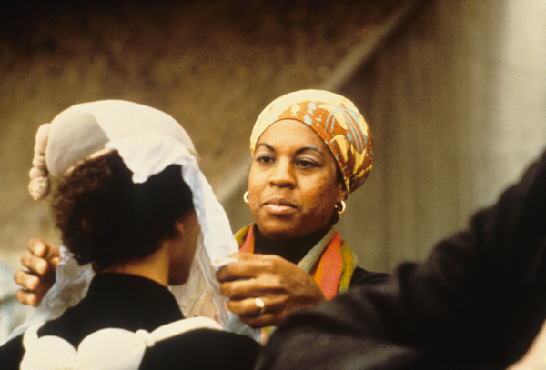 Senga Nengudi, <em>Ceremony for Freeway Fets</em>, March 1978. All Nengudi images courtesy of African American Performance Art Archive and copyright of the artist.