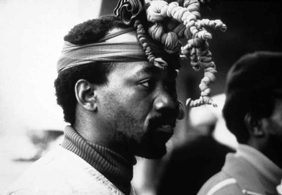 Senga Nengudi, <em>Ceremony for Freeway Fets</em>, March 1978. Photograph of Franklin Parker.