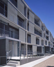Social Housing at the Urban Edge