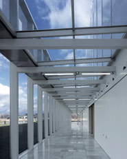 Edificio de Control Aéreo por Satélite
