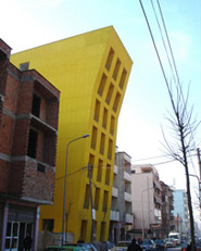 palazzetto giallo