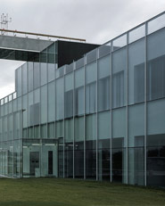 Edificio de Control Aéreo por Satélite