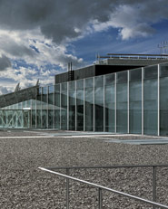 Edificio de Control Aéreo por Satélite