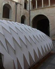 Cardboard Pavilion. Costruire Col Cartone