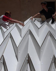 Cardboard Pavilion. Costruire Col Cartone