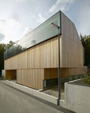 House S/b