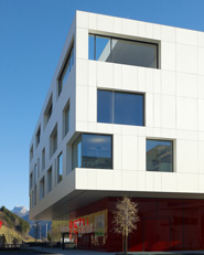 Edificio multifunzionale A. LOACKER Spa