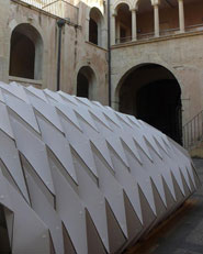 Cardboard Pavilion. Costruire Col Cartone