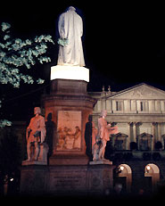 Illuminazione del Monumento a Leonardo Da Vinci in Piazza della Scala