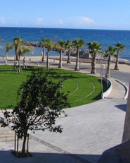 una piazza "fuori le mura"