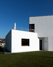 B- HOUSE