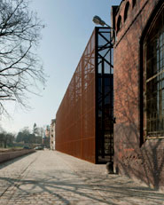 Sport and leisure building at high school no. 3 in Wroclaw