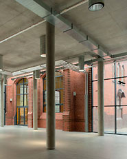 Sport and leisure building at high school no. 3 in Wroclaw