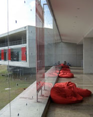 La Ladera library