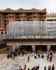 Pista Deportiva Elevada en Colegio Lasalle Franciscanas de Zaragoza