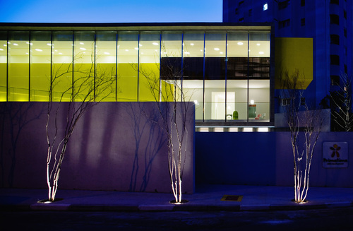 Fac_frontal_noturna_perpendicular_large