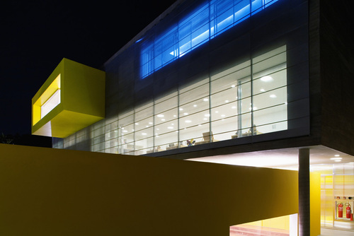 Fac_fundos_noturna_45_dir_large