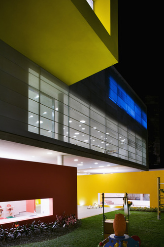 Fac_fundos_noturna_45_esq_large