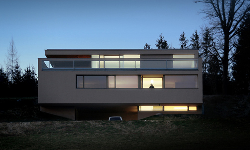 Haus-am-hang---ansicht-_ele_large