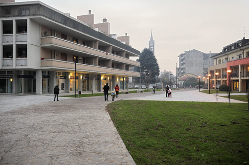 09_limbiate_-_piazza_repubblica_large