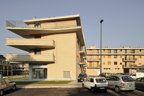 10_limbiate_-_piazza_repubblica_large