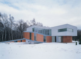 01view1-broken-house_normal
