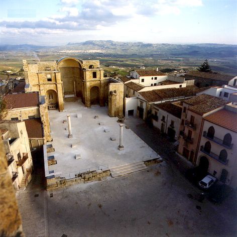 Salemi_chiesa_foto_dall_alto_large