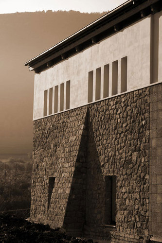Exrudere_fronte_est_dettagl_large