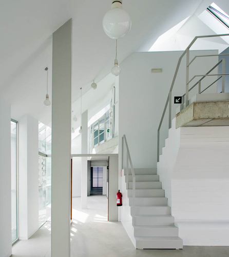 090709648_large