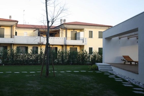 835719041_large