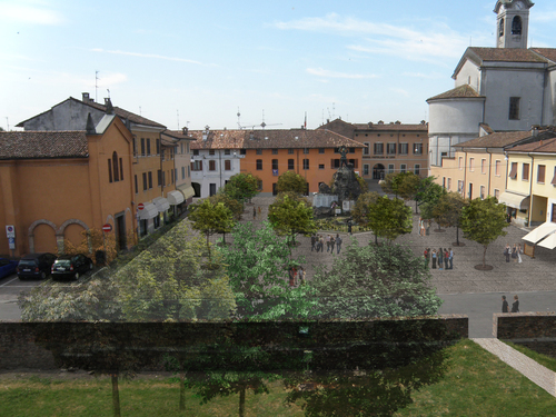 Piazza_esterna_large