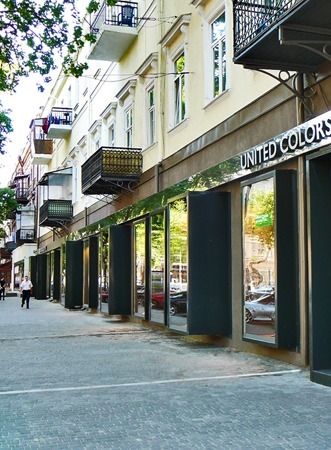 Showroombenettonsisley0_4_large
