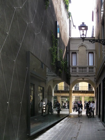 Showroombenetton0_6_large